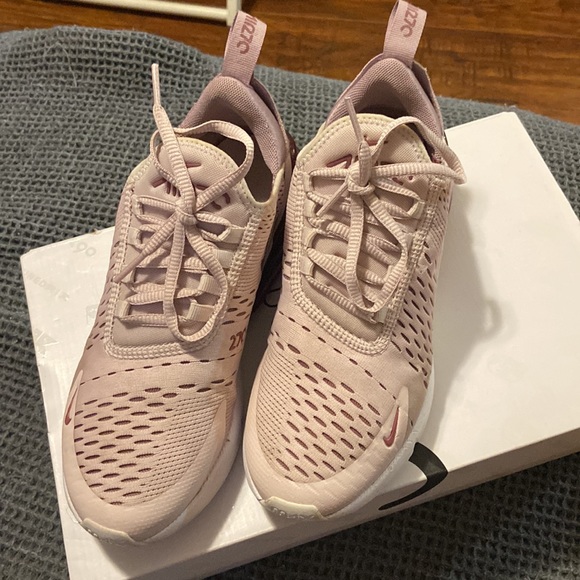 Rose and mauve Nike Air Max 270 in great condition - Picture 2 of 3